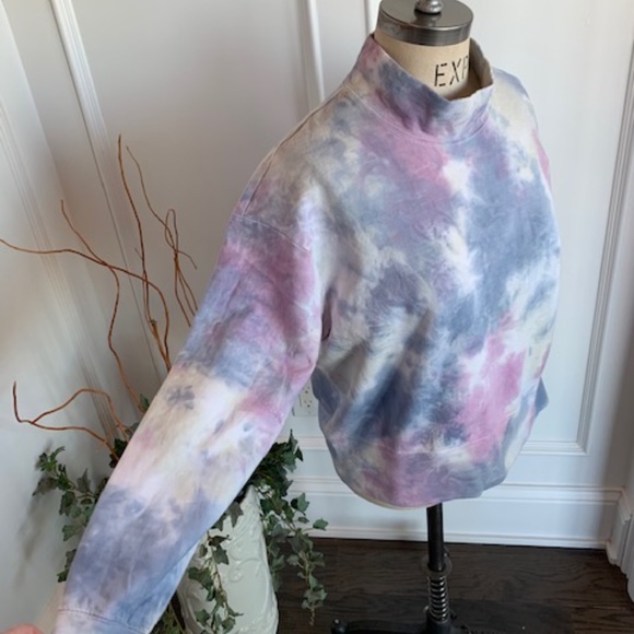 Almost Famous NWT Tie Dye Mock trtneck Sweatshirt - Picture 2 of 11